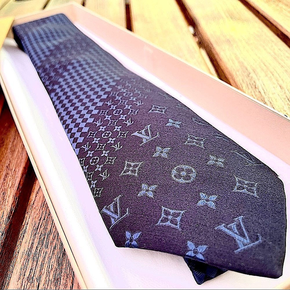 🔥🎁LV SUMMER 26’🎁🔥🆕💯LEGENDARY LOUIS VUITTON ICONIC BLUE MONOGRAM MIX TIE🔥 - Picture 5 of 15